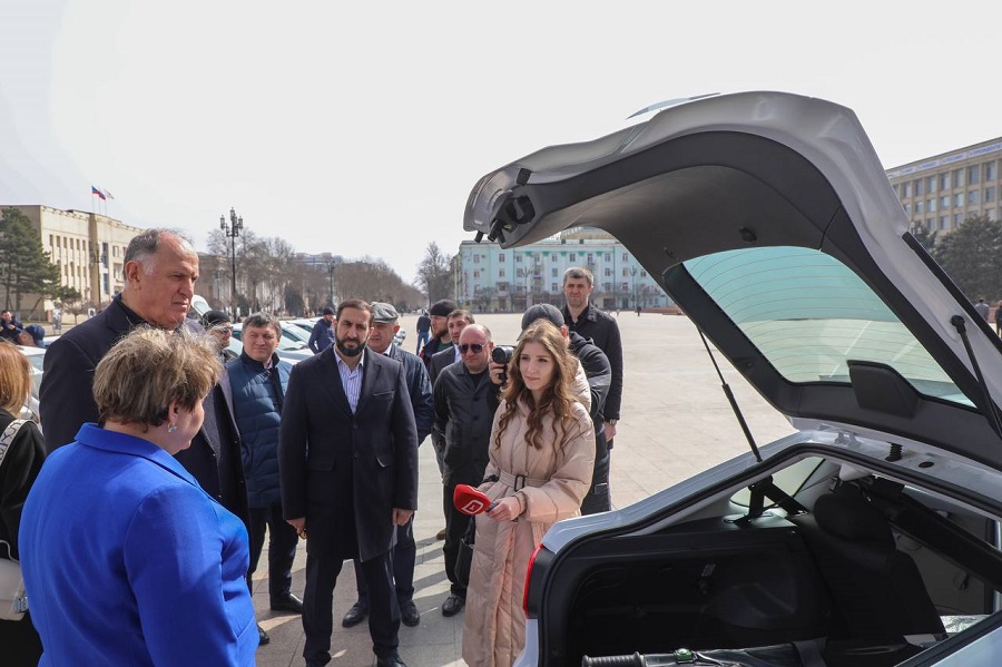 32 новых автомобиля для нужд здравоохранения Дагестана поставлено в республику